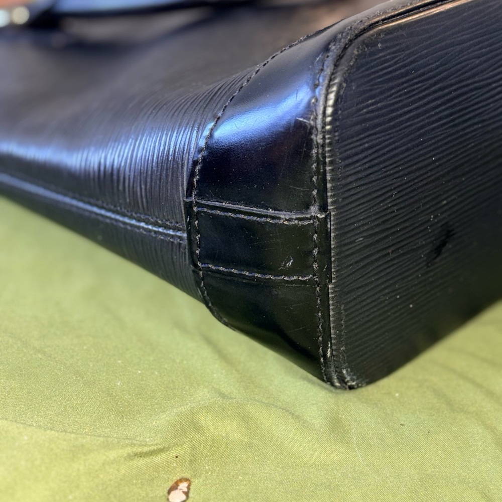 Louis Vuitton Vintage Black Epi Lockit PM - Picture 8 of 13
